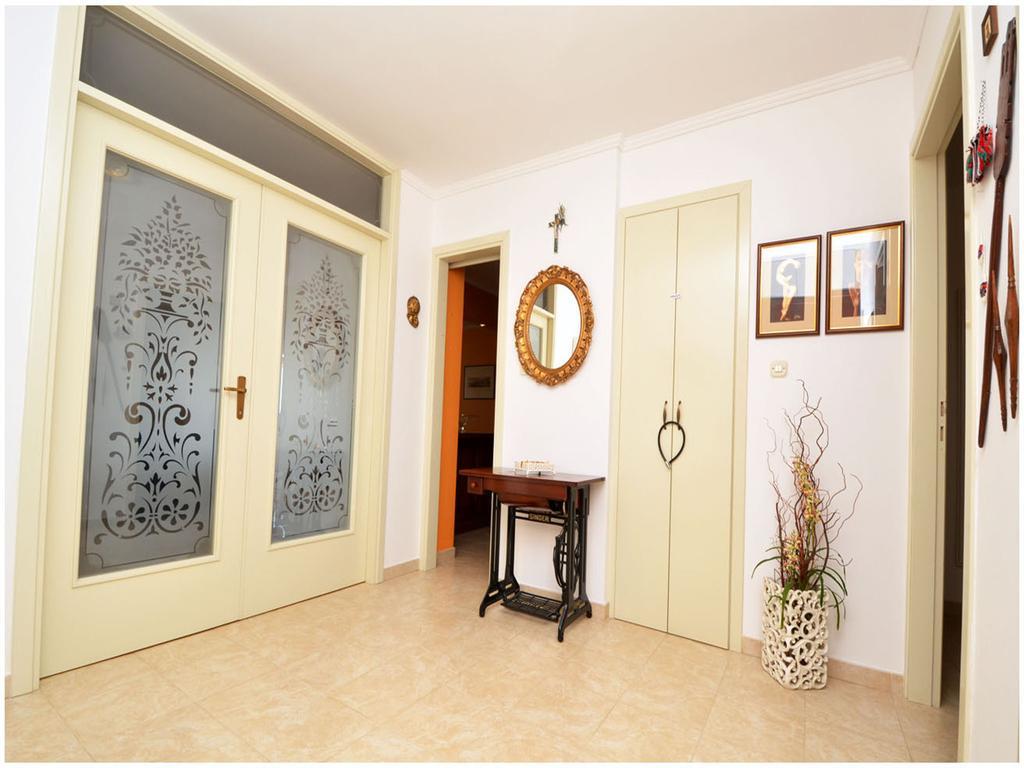Apartment Laura Podstrana Rom bilde