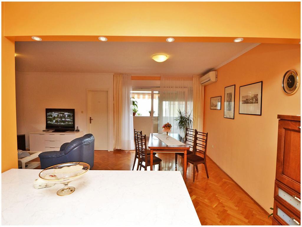 Apartment Laura Podstrana Rom bilde