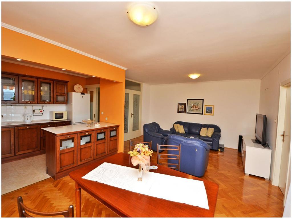 Apartment Laura Podstrana Rom bilde