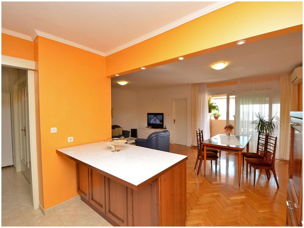 Apartment Laura Podstrana Rom bilde