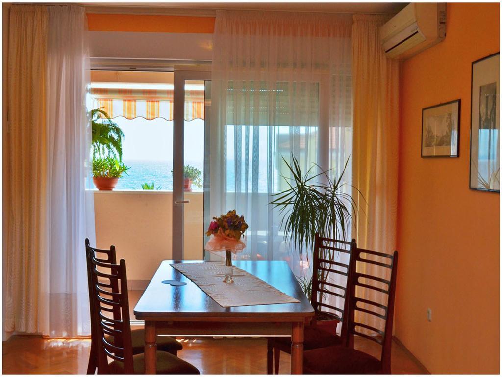 Apartment Laura Podstrana Rom bilde