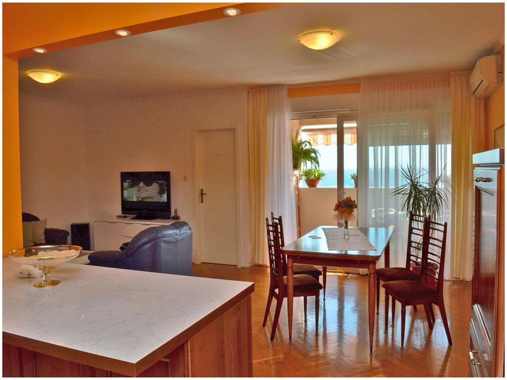 Apartment Laura Podstrana Rom bilde
